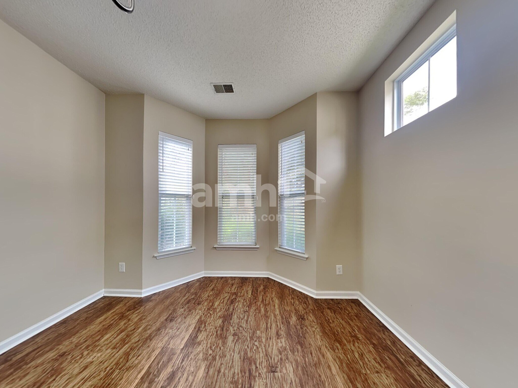 Building Photo - 60 Creek Bend Dr