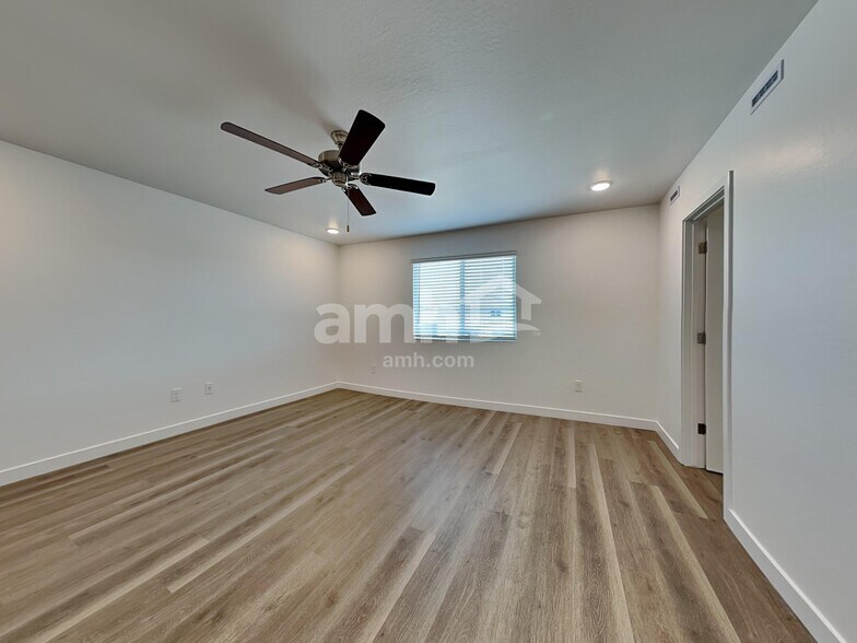 Building Photo - 9748 W Parkway Dr