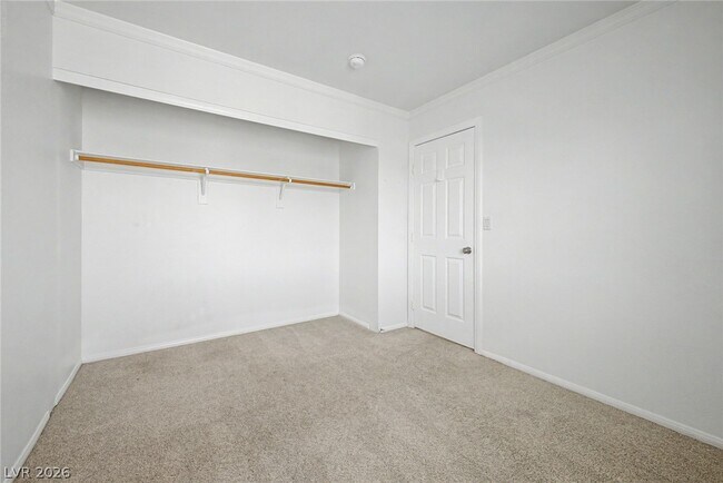 Building Photo - 10547 Lilac Tree Ave