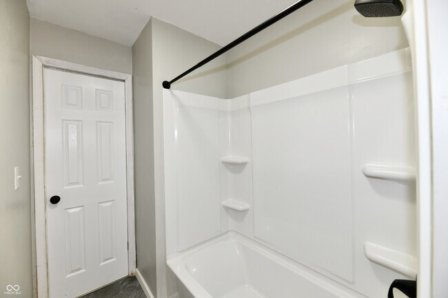 Building Photo - 3550 Eisenhower Dr