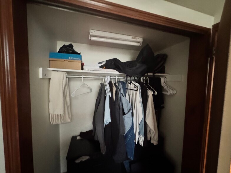 Building Photo - 242 Hemenway St