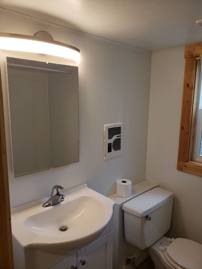 Building Photo - 2BDR/1BA Single-level Newly remodeled house in the country off of Rocky Point Rd.