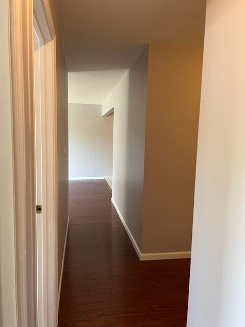 Building Photo - 850 E Old Willow Rd