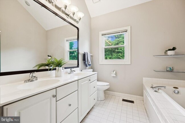 Building Photo - 21 Sterling Ct