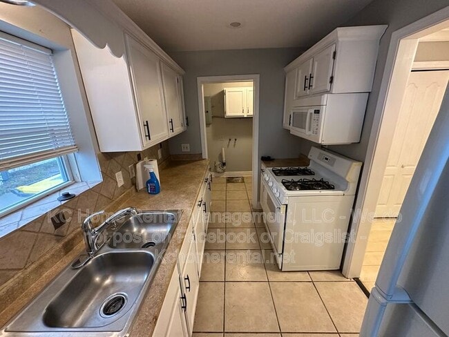 Building Photo - 4343 Myrtle Ave