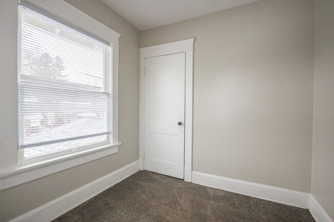 Building Photo - 1022 19th St NW