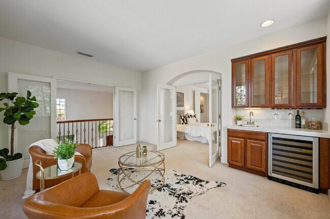 Building Photo - Beautiful home in Serrano. Must See!