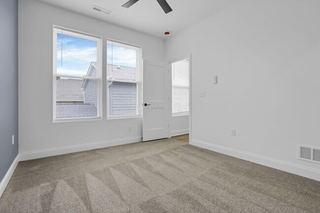Building Photo - 901 Miller Ave
