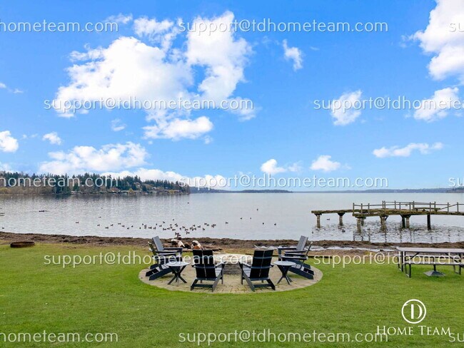 Building Photo - "Charming 1-Bed Waterfront Retreat with Scenic Lake Views & Pool in Kirkland!"
