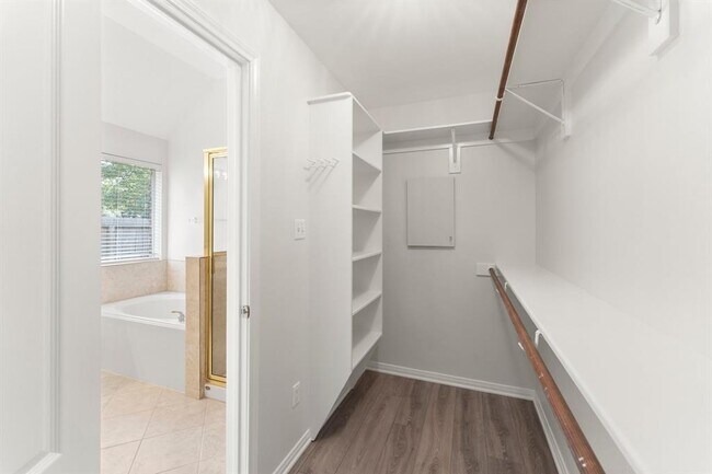 Building Photo - 23214 Goldensong Ct