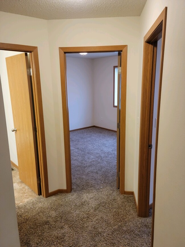 Building Photo - 4241 Estate Dr S