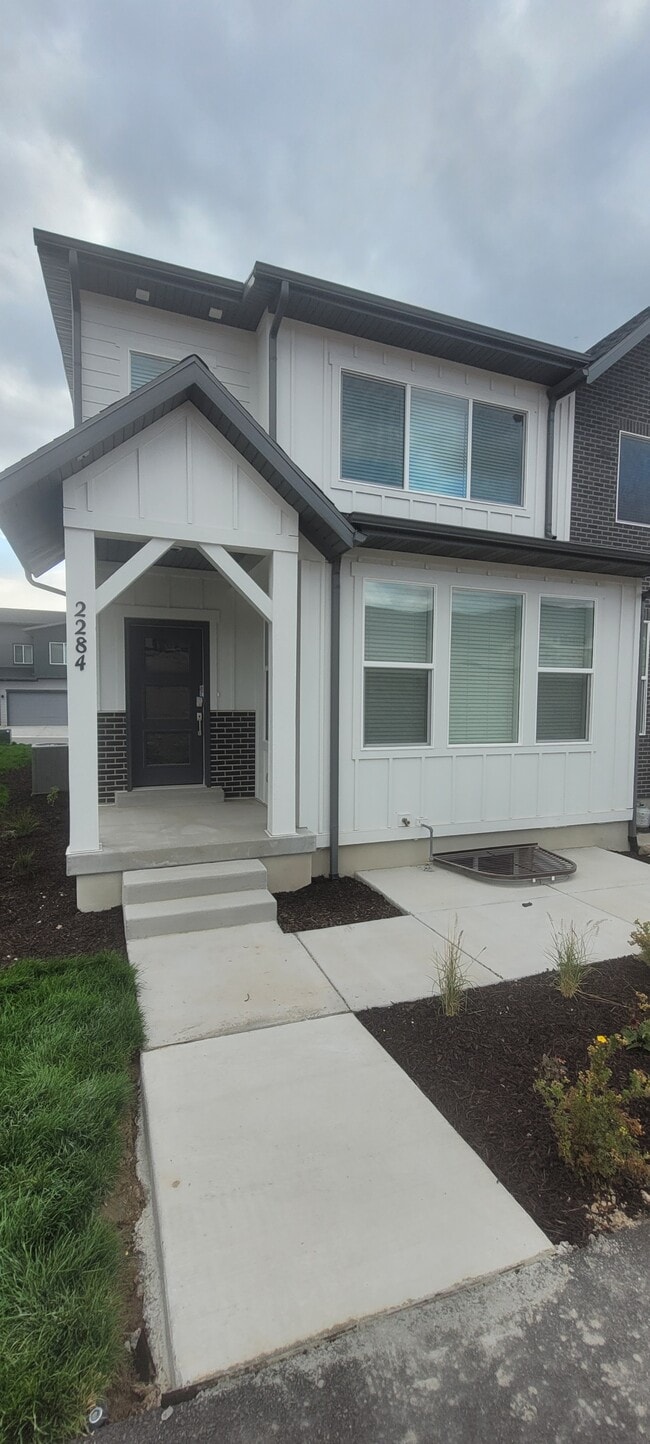 Building Photo - 2284 Wildwood Ln
