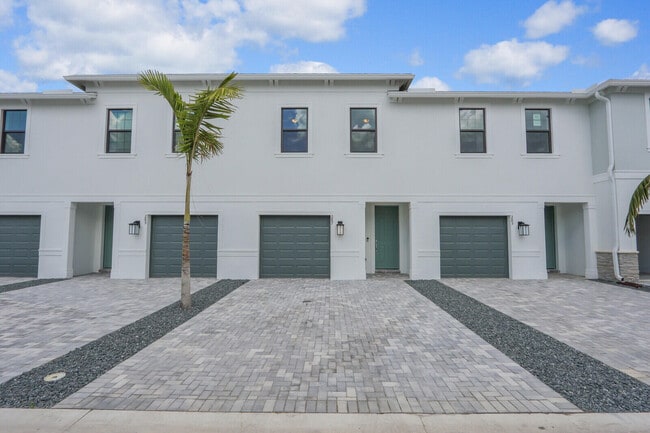 Building Photo - 2880 SE Federal Hwy