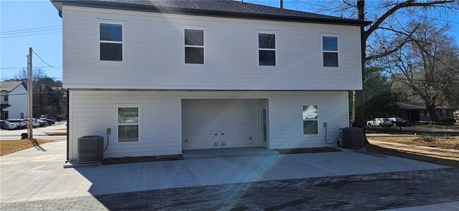 Building Photo - 1378 W Mt Comfort Rd