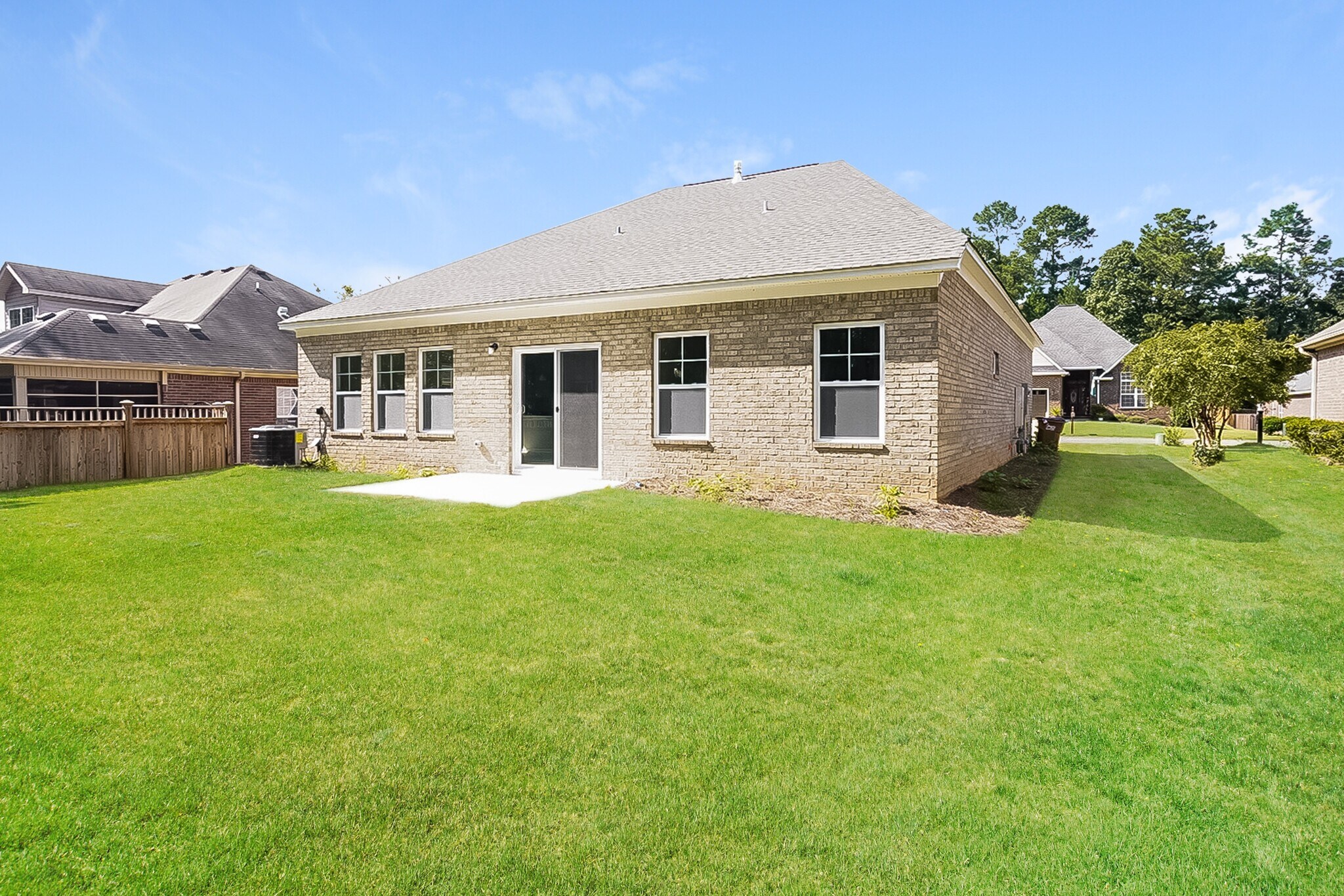 Building Photo - 446 Bainbridge Dr