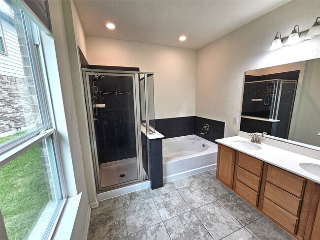 Building Photo - 3318 Regal Park Ln