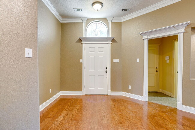 Building Photo - Well Maintained Home in SW Fort Worth!