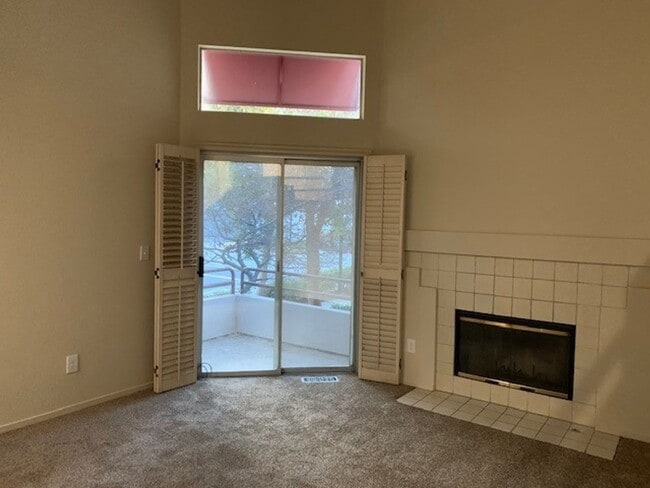 Building Photo - Multilevel townhome at City Homes East