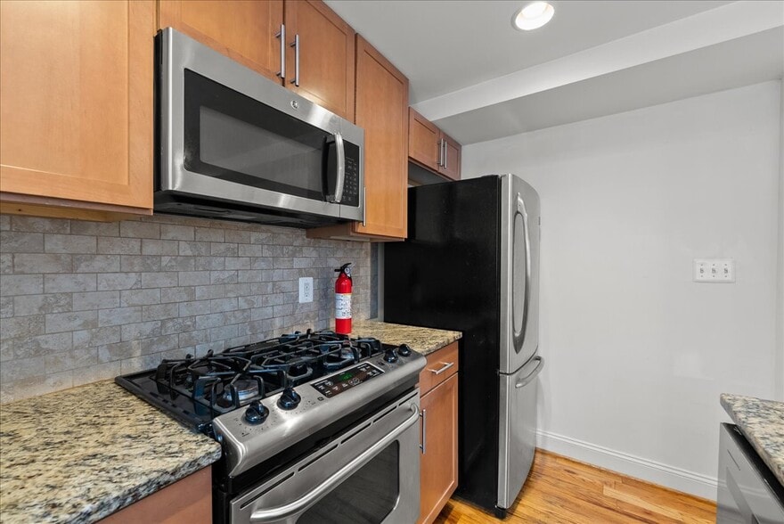 Building Photo - 739 Newton Pl NW