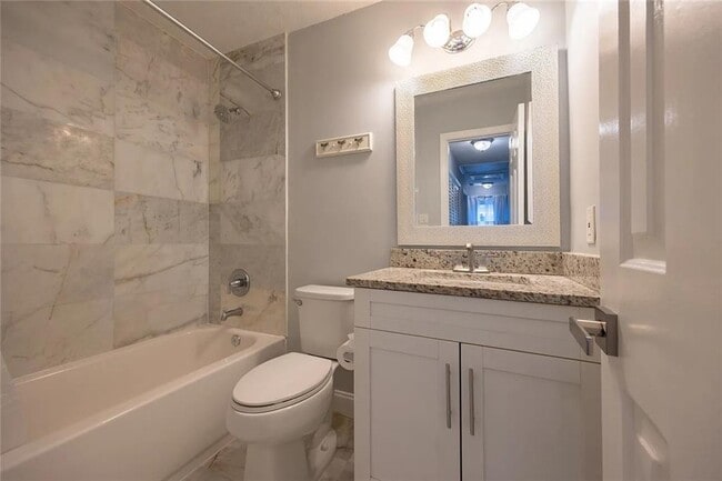 Building Photo - 4984 Meadow Ln