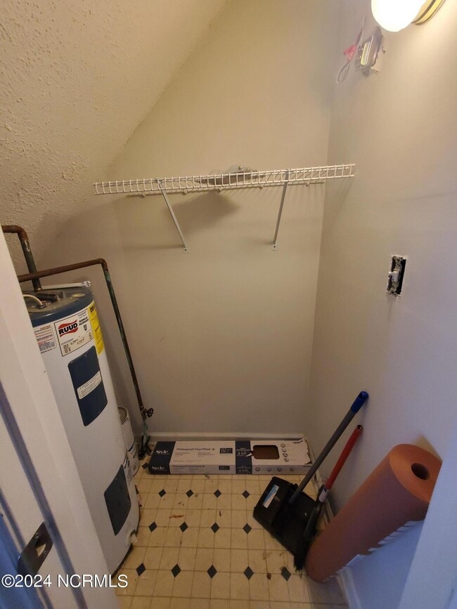 Building Photo - 3805 Sterling Pointe Dr