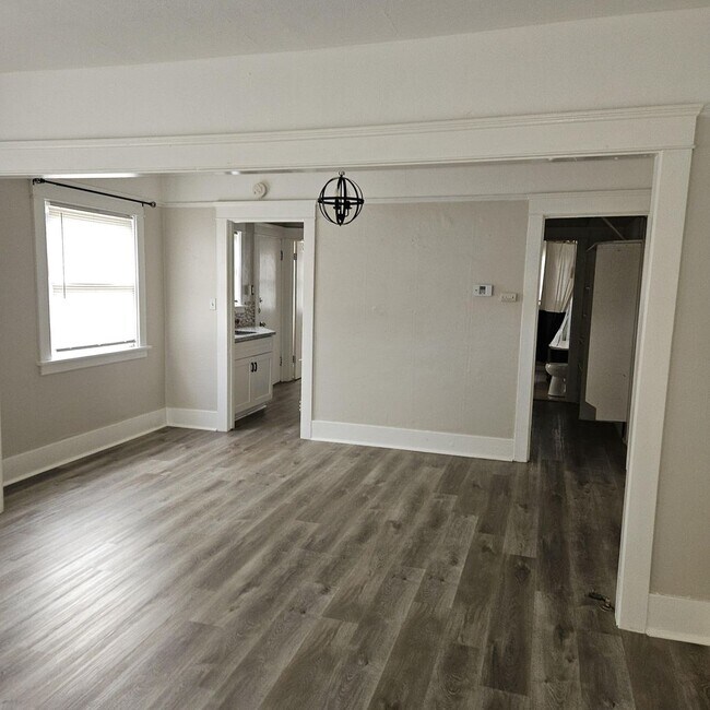 Building Photo - 401/403 Johnson