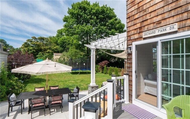 Building Photo - 122 Ruggles Ave