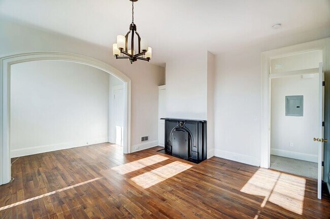 Building Photo - 2701 Cleinview Ave