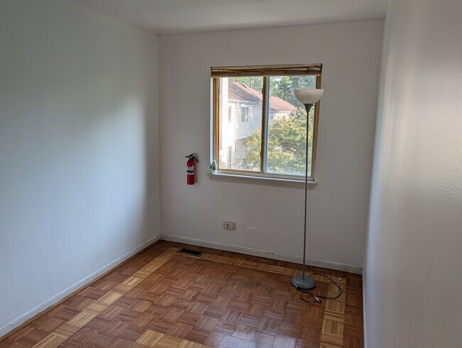 Building Photo - 843 E Princeton Cir