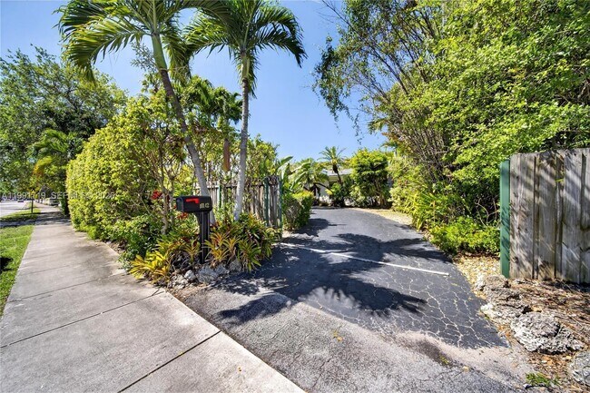 Building Photo - 10142 SW 79th Ave