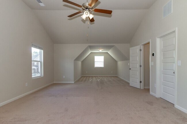 Building Photo - 4702 Southwind Rd