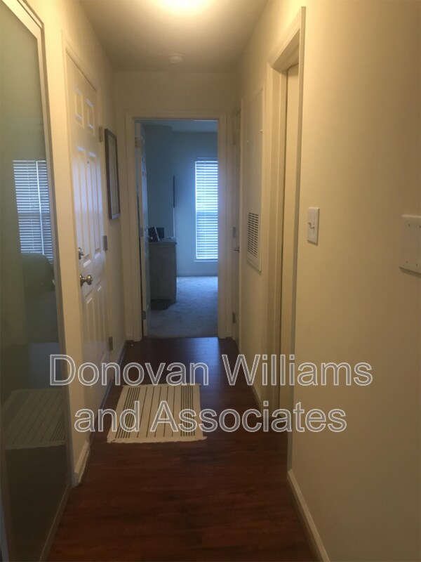 Building Photo - 3-53C S Graham St