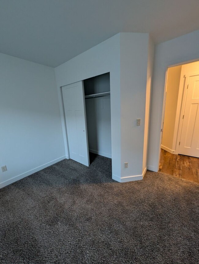 Building Photo - January Rent Free! 3 Bed 2 Bath Townhouse for Rent!