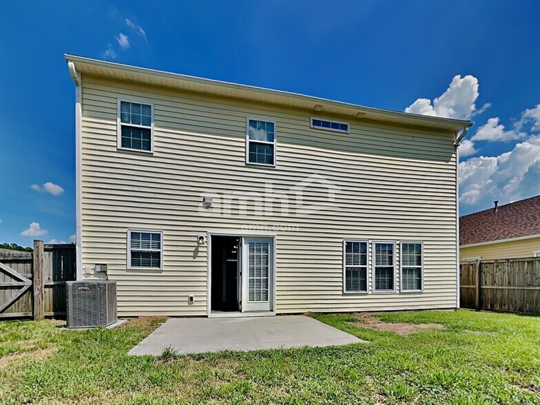 Building Photo - 407 Pine Hill Ln