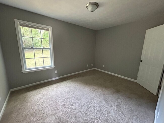 Building Photo - 2920 Lone Oak Rd