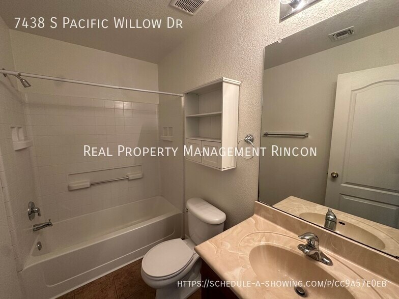 Building Photo - 7438 S Pacific Willow Dr