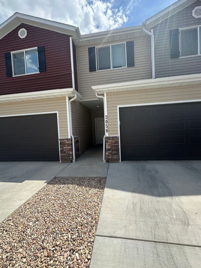 Building Photo - Three bedroom, 2.5 bath townhome in Cedar City