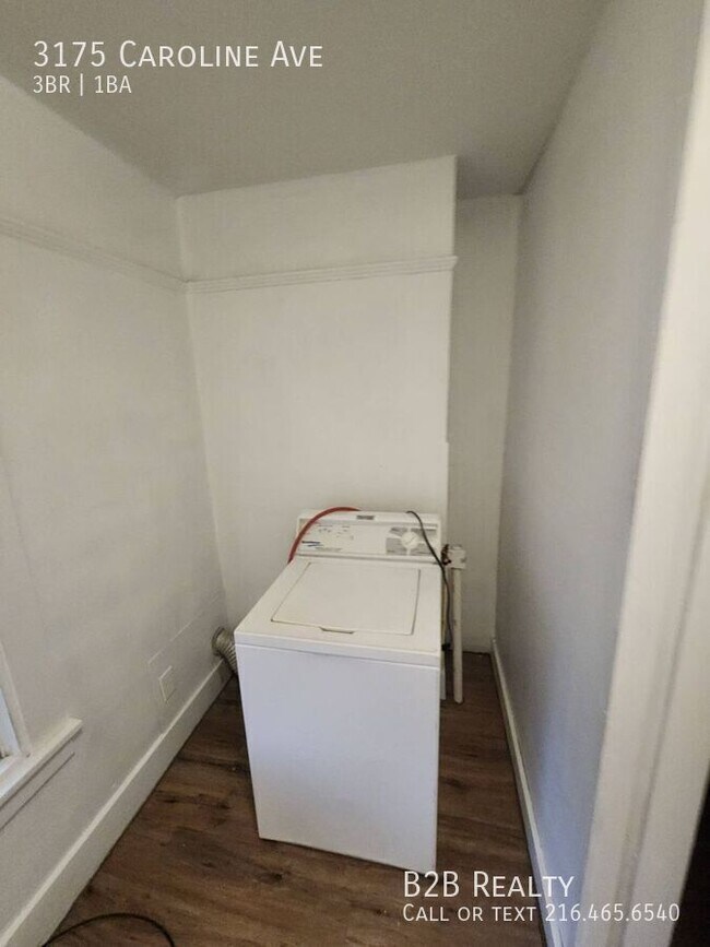 Building Photo - 3175 Caroline Ave