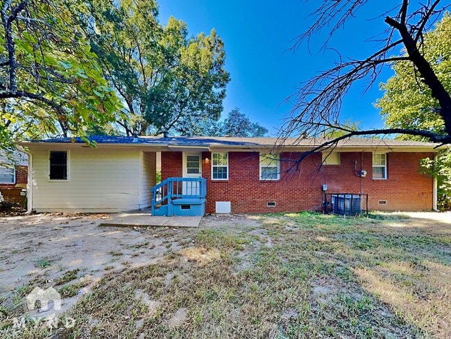 Building Photo - 3996 Mountain Terrace St
