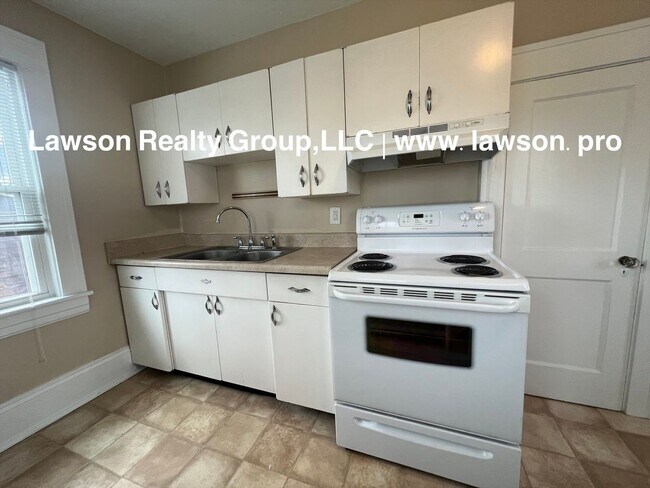 Building Photo - 1733 Maiden Ln SW