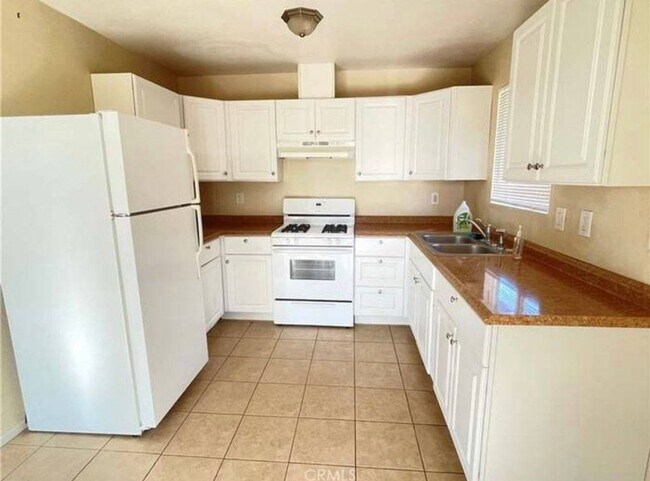 Building Photo - Cute and cozy 2 bedroom 1 bath
