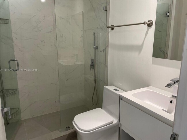 Building Photo - 540 Brickell Key Dr