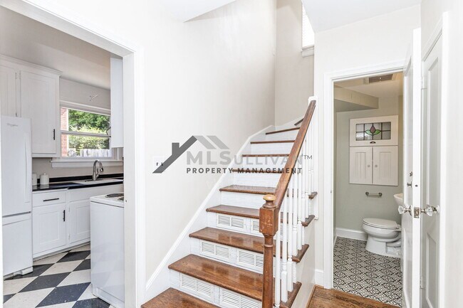 Building Photo - 2414 Farthing St