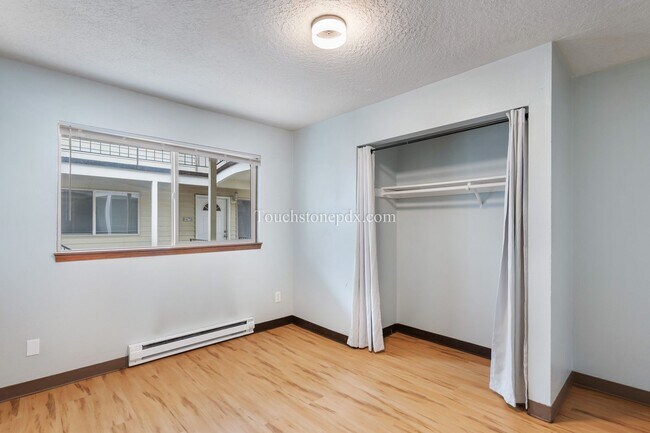 Building Photo - Updated 2 BD | 1 BA in King Arthur Court A...