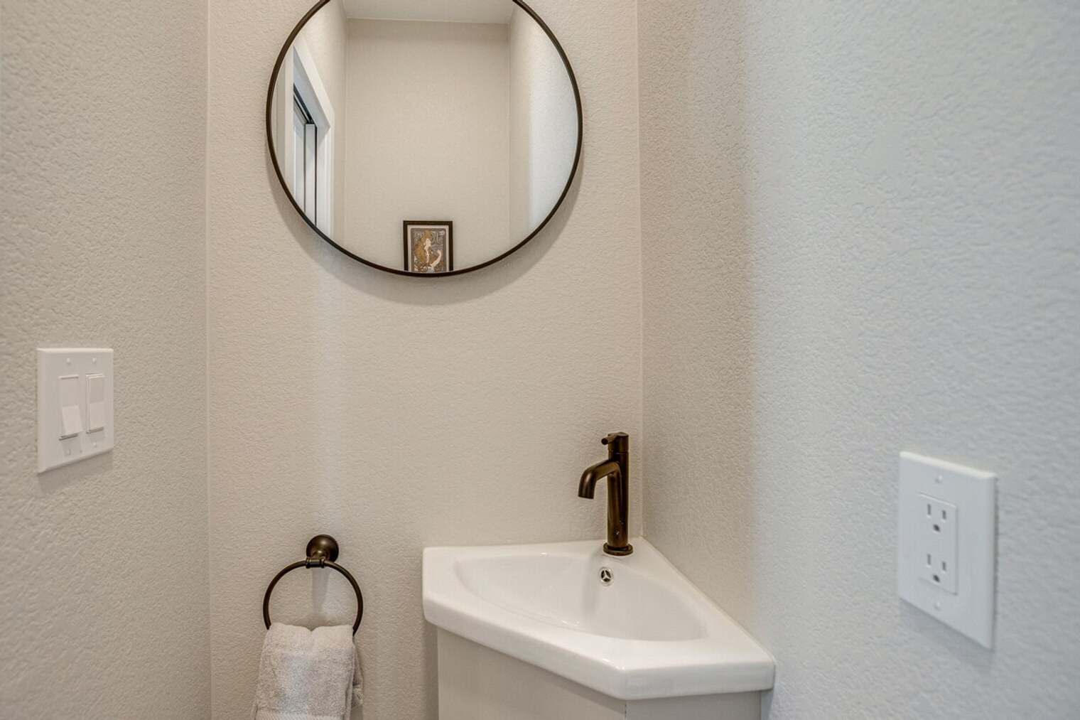 Building Photo - 4100 E Warren Ave