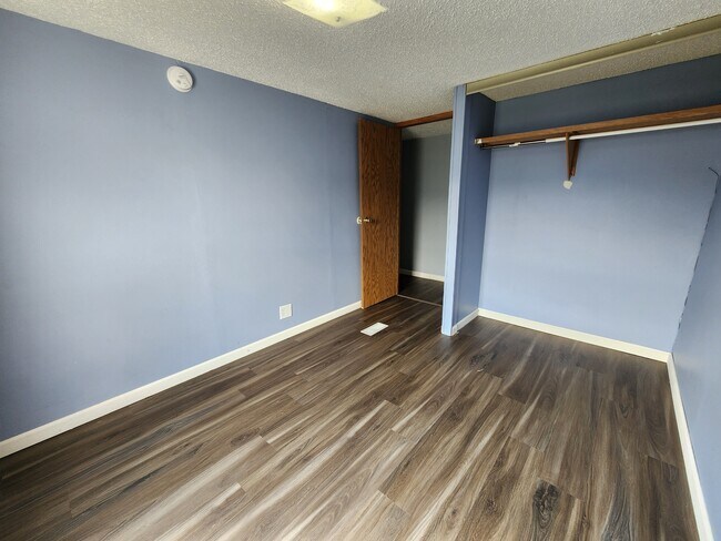 Building Photo - 700 W Ridgeway Ave