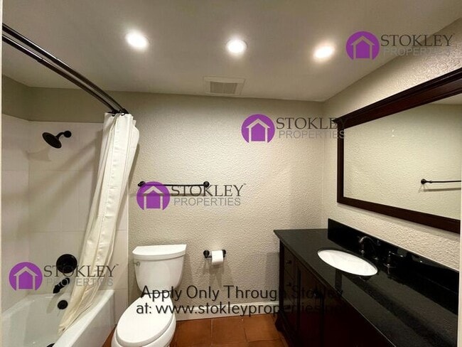 Building Photo - 105 Miramonte Dr