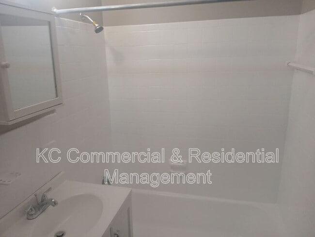 Building Photo - 9211 E 50th Terrace