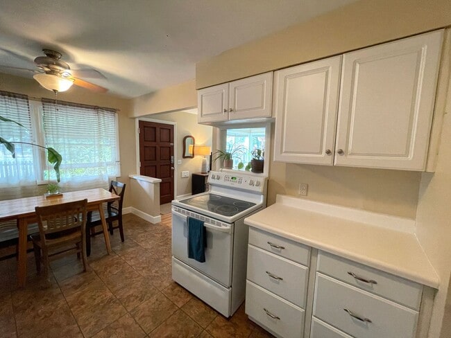 Building Photo - Lovely Home in St Johns with Fenced Yard, ...