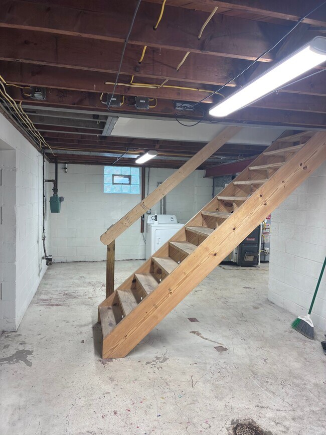 Building Photo - 211 Verdant St